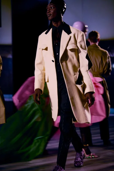 Look 27
